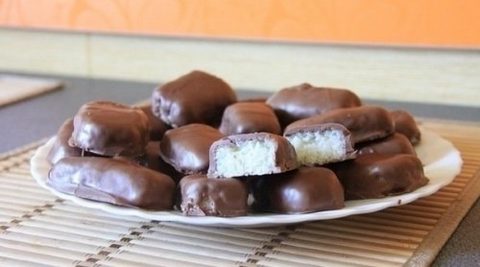 Домашние батончики «Баунти» с кокосовой начинкой в шоколадной глазури