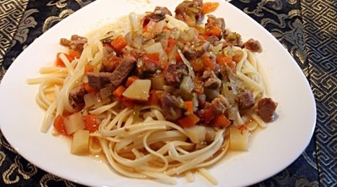 Лагман — блюдо из лапши, мяса и овощей