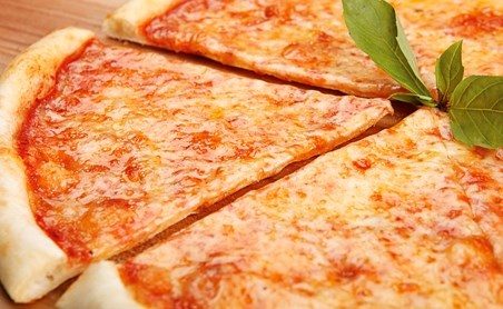 Пицца Маргарита — классическая основа для пиццы с любой начинкой
