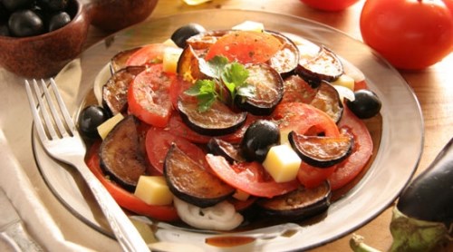 Армянский салат из баклажанов с помидорами