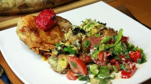 Домашняя птица и дичь: Курица отварная с кизиловой подливкой Домашняя птица и дичь: Курица отварная с кизиловой подливкой