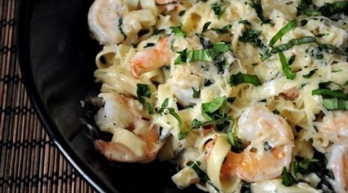 Феттучини альфредо с креветками Феттучини альфредо с креветками