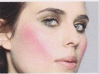 Как правильно нанести румяна