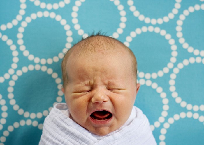 Как успокоить ребенка, который плачет или закатил истерику?