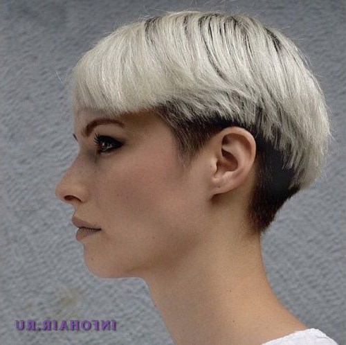 Короткие прически с челкой заправленной за ухо Короткие прически с челкой заправленной за ухо
