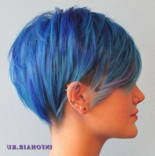 Короткие прически с челкой заправленной за ухо Короткие прически с челкой заправленной за ухо