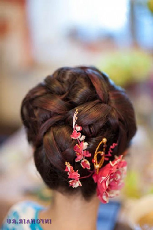 Модные, праздничные прически для особых случаев Модные, праздничные прически для особых случаев