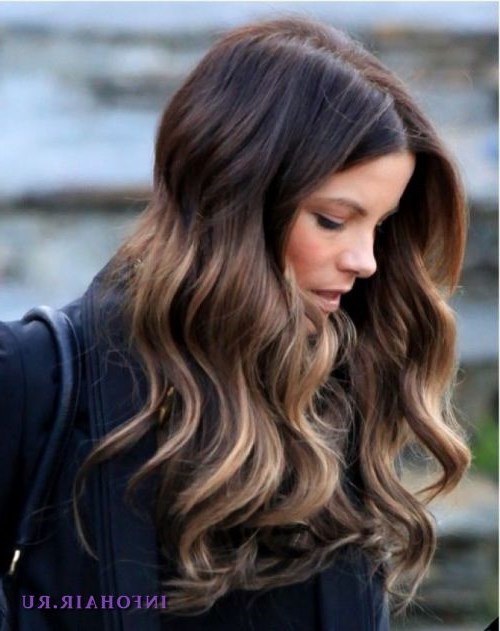 Песочные блики, тонкое осветление прядок