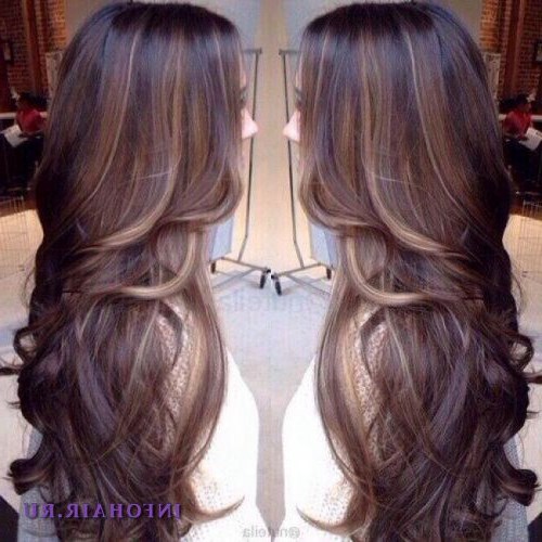 Песочные блики, тонкое осветление прядок