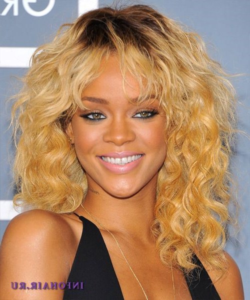 Рианна | Средняя волнистая прическа | Подбор прически Рианна | Средняя волнистая прическа | Подбор прически