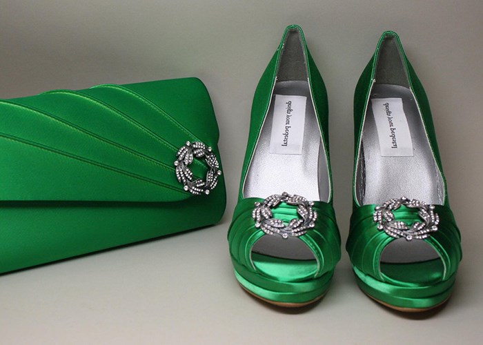 С чем носить зеленые туфли летом и осенью С чем носить зеленые туфли летом и осенью