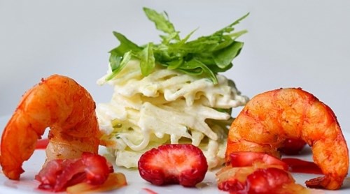 Салат из креветок, яблок и кольраби Салат из креветок, яблок и кольраби