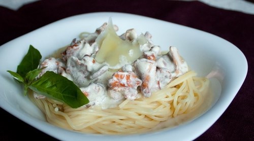 Спагетти в сливочном соусе