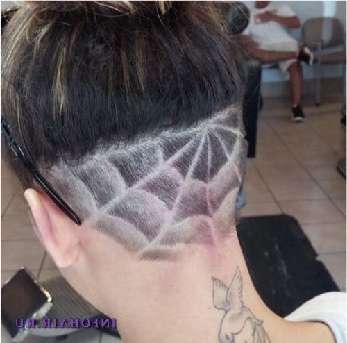 Выбритые узоры на затылке. Идеи оригинальной внешности