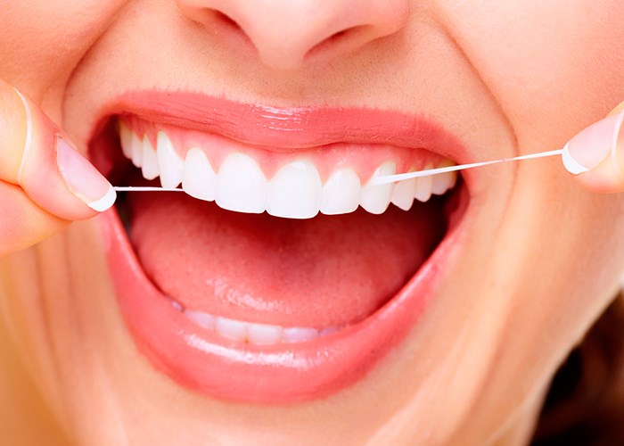 Зубная нить: бесполезный аксессуар или незаменимый помощник?